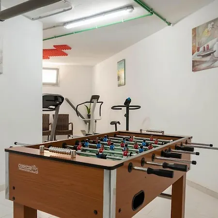 Big Tauro With Private Heated Saltwater Pool & Jacuzzi & Bbq & Game & Arcade Games *